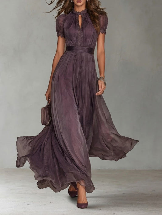 Megan | Elegant Chiffon Maxi Dress with Vintage Lace Details viola con scollo a goccia e bordo in pizzo di chiffon