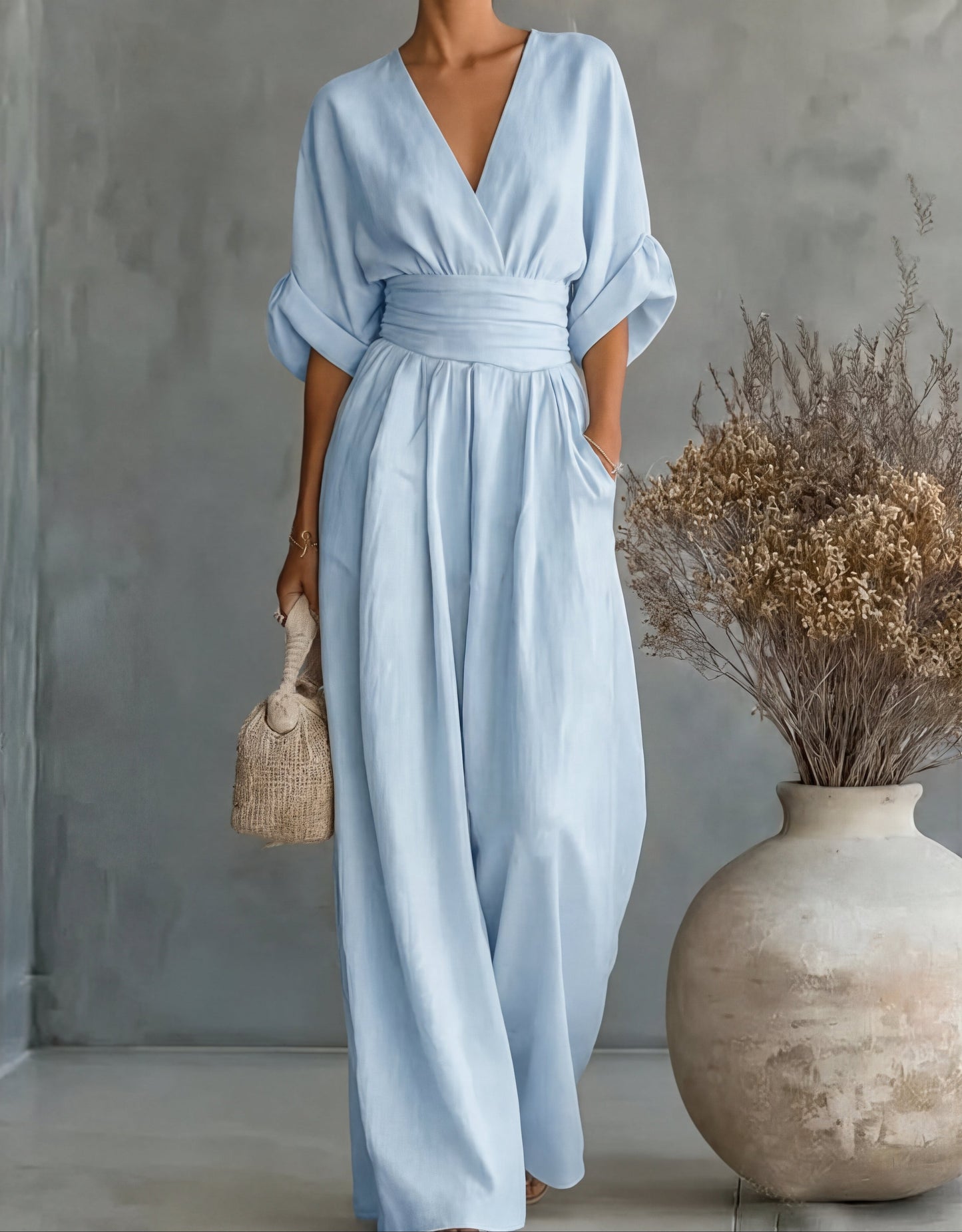 Belkis - Stylish jumpsuit with a V-neck and wide-leg pants