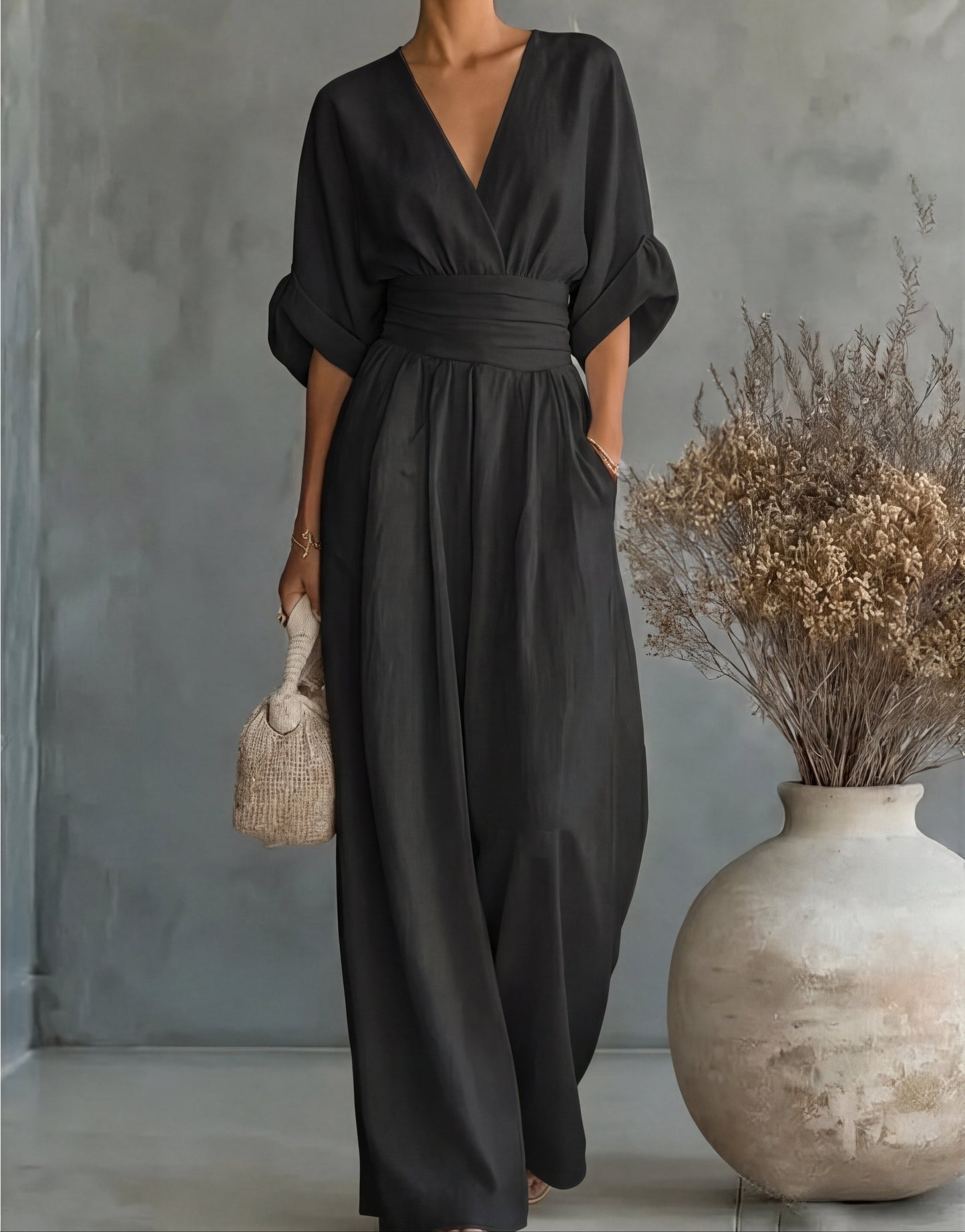 Belkis - Stylish jumpsuit with a V-neck and wide-leg pants