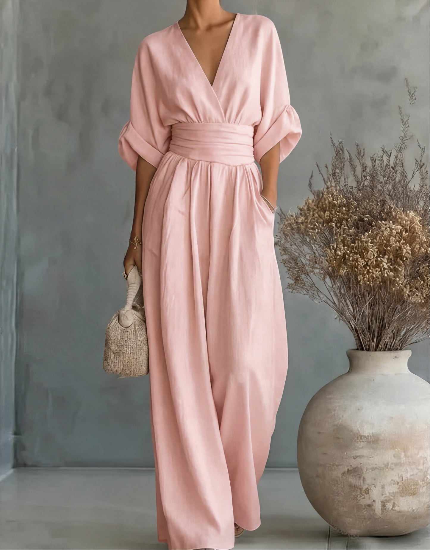 Belkis - Stylish jumpsuit with a V-neck and wide-leg pants