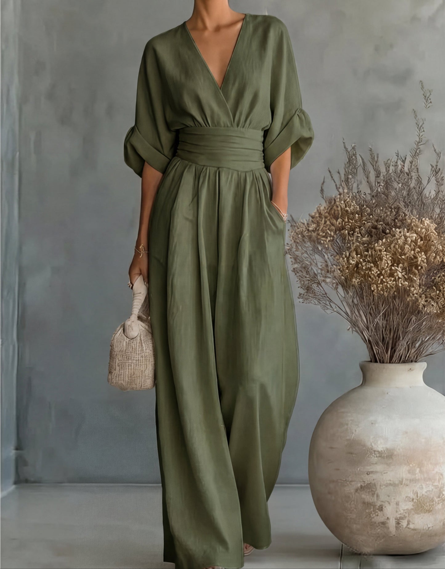 Belkis - Stylish jumpsuit with a V-neck and wide-leg pants