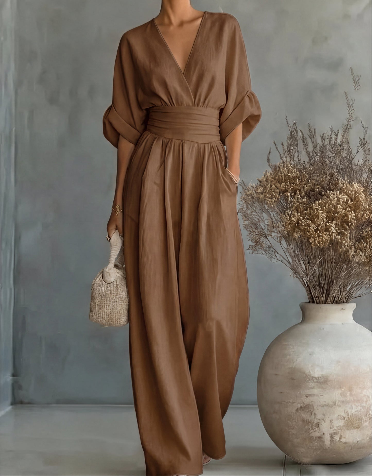 Belkis - Stylish jumpsuit with a V-neck and wide-leg pants