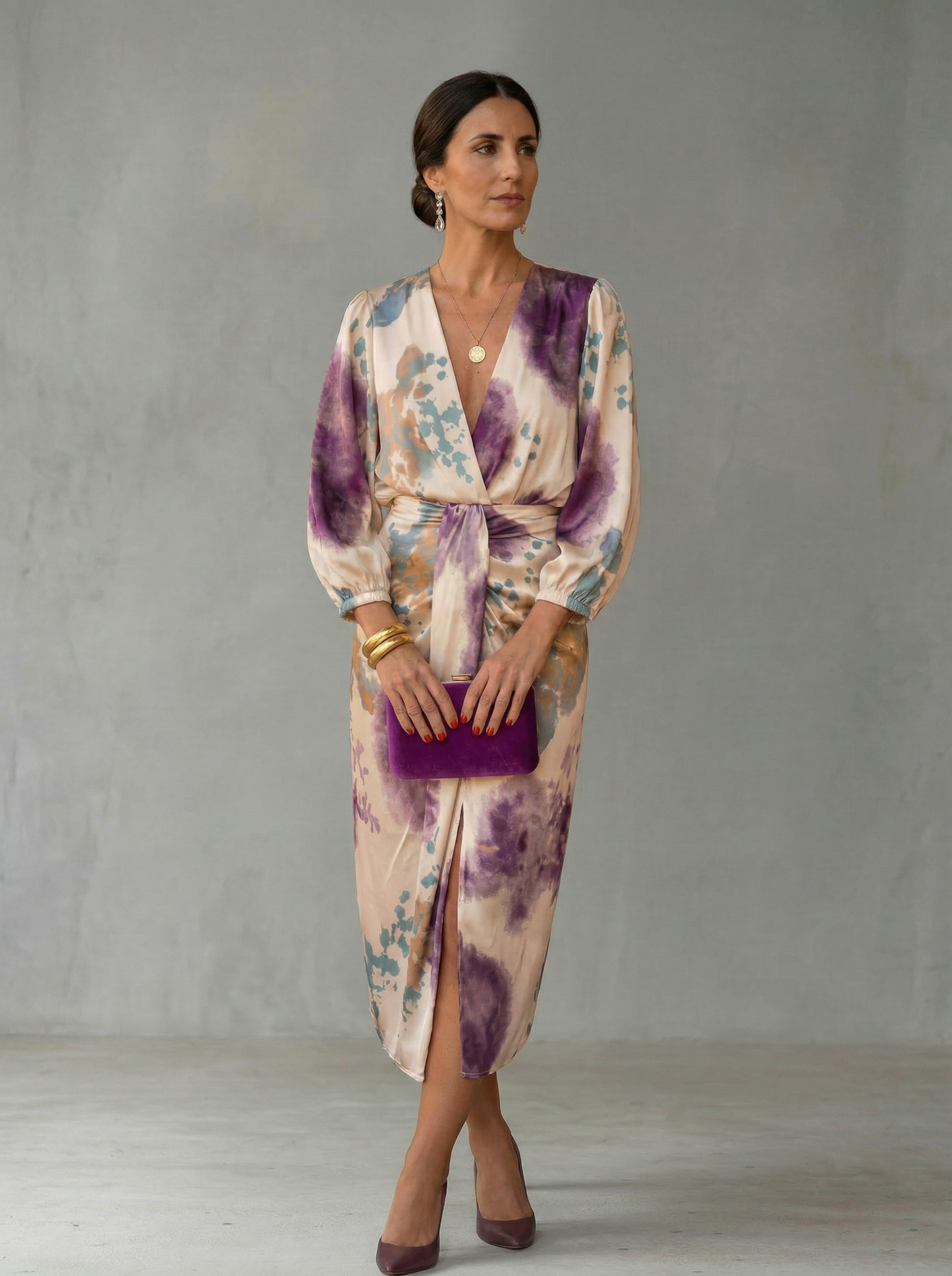 Luna - Elegant Dress with a V-neck
